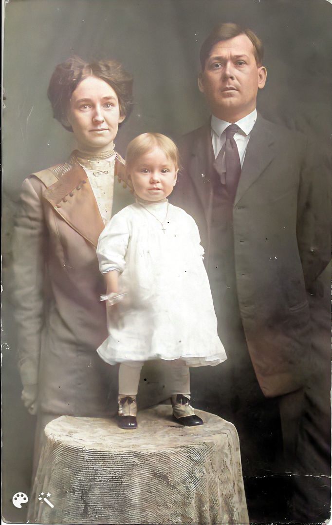 Ethel, Saidee and Albert L Dowling circa 1912